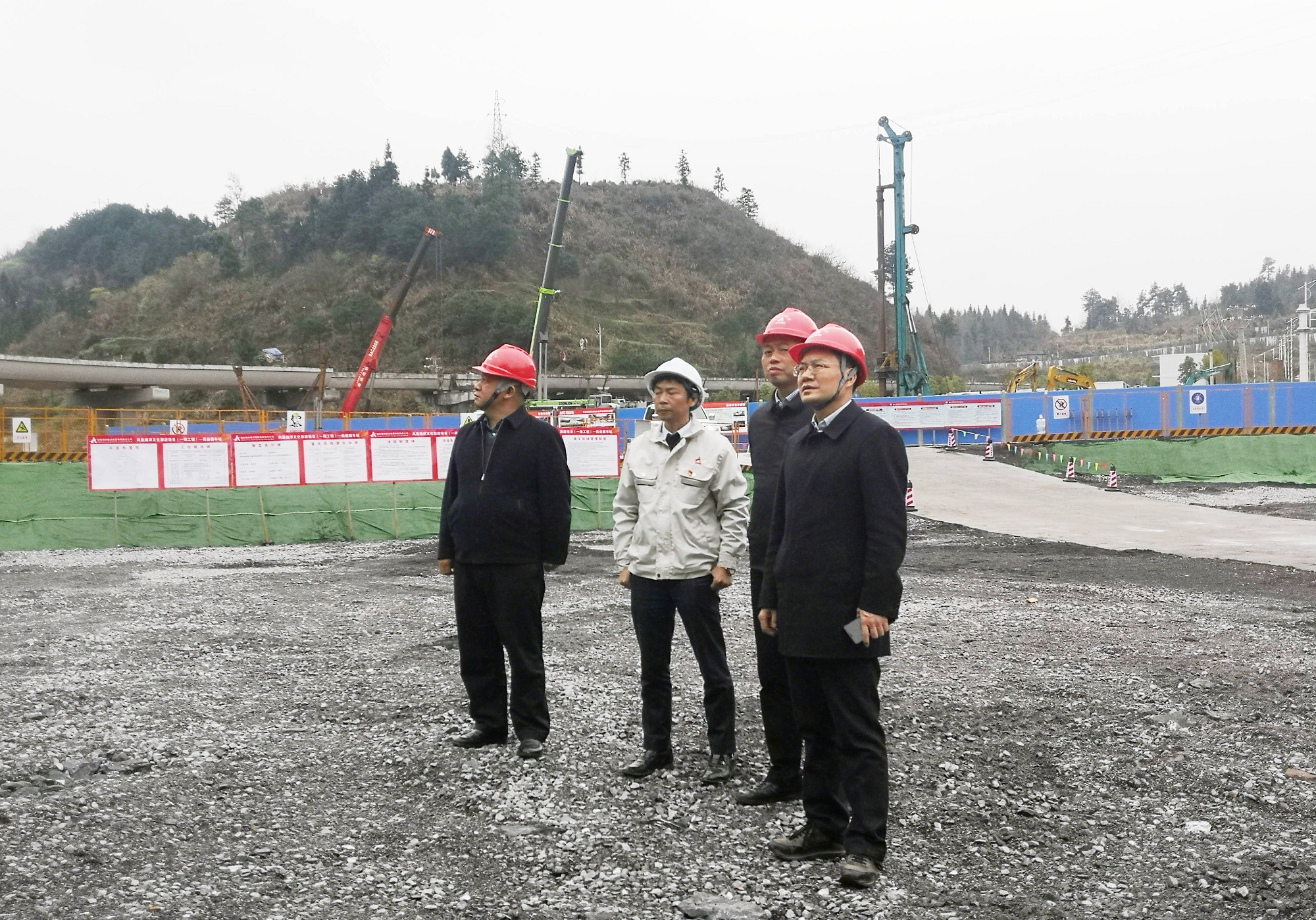 20210312850953.jpg 杨雄伟赴凤凰磁浮项目督查安全出产_副本.jpg