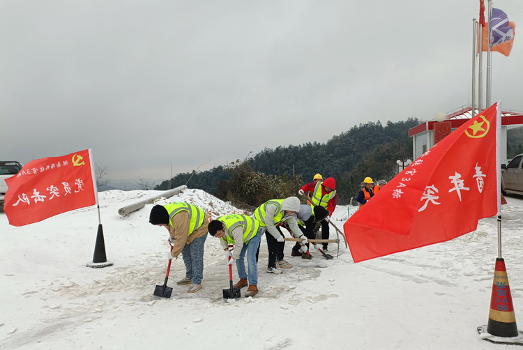 20221205429586.jpg 20221201 为民办实事 张官3A标自愿除雪保通顺.jpg