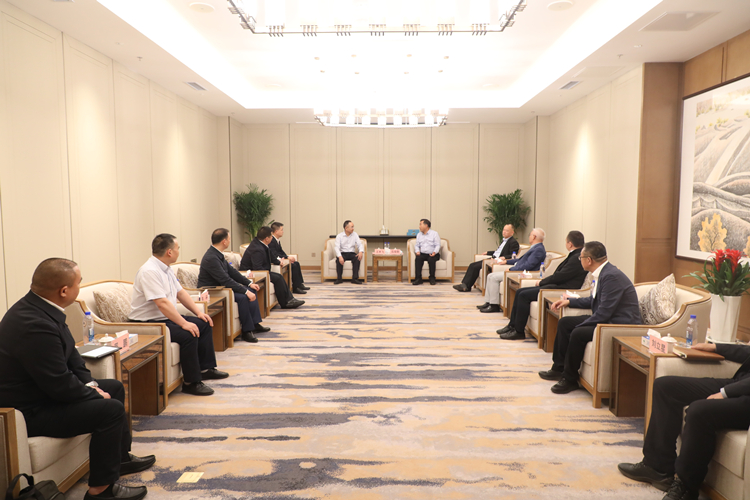 照片2：：：湖南2028·体育官网集团与甘肃公航旅集团签定战术合作和谈.jpg