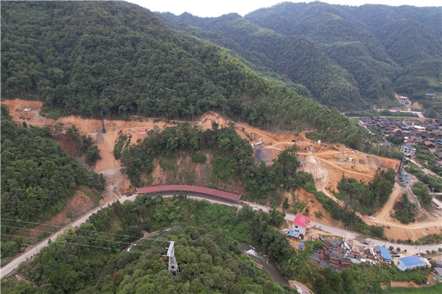 汀坪溪大桥9-18号桩基地位全数位于陡坡之上.jpg 汀坪溪大桥9-18号桩基地位全数位于陡坡之上.jpg