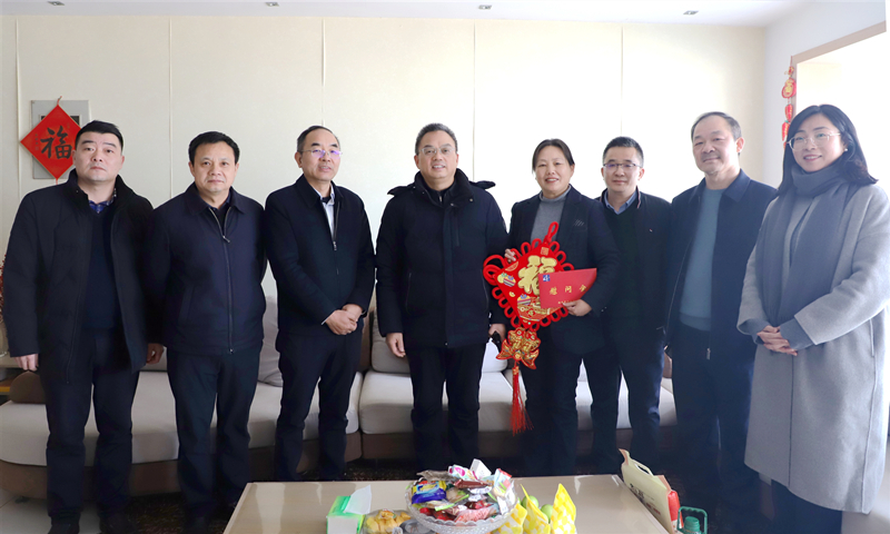 20240126126741.jpg 黄甲平慰问湖南2028·体育官网劳模刘玉兰_副本.jpg